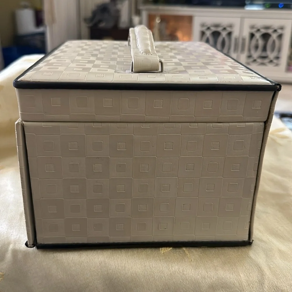 Velvet Lined 3 Drawer Jewelry Box / Organizer w/ Ring Tray and Necklace Belt.